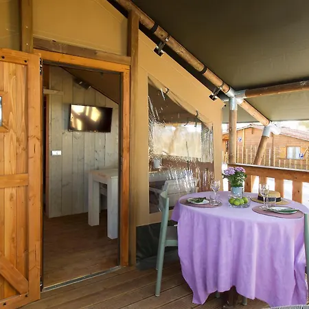 Camping Caledonia 4*