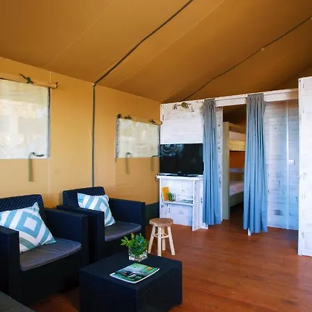 喀里多尼亚露营酒店 4* 塔马里特