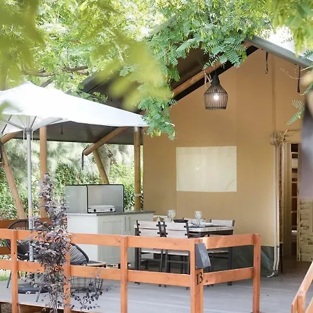 喀里多尼亚露营酒店